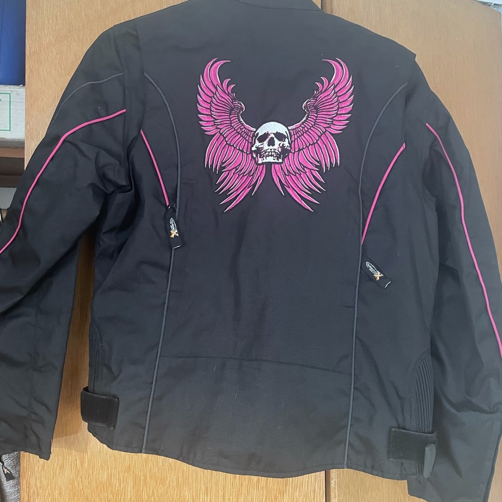 Xtreme motorcycle jacket with pink skull decal